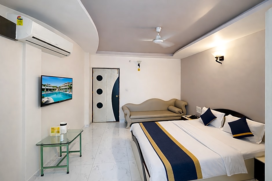 HOTEL ASHOKA (Nakki lake - 450 metre)