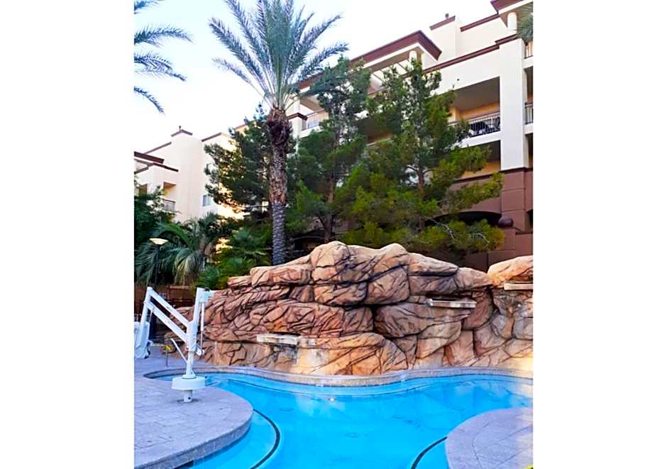 Deluxe 3-BR Condo - Lazy River Summer Fun - Special Offer Now!