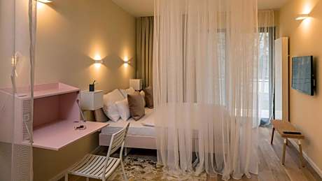 Small Deluxe Apartment