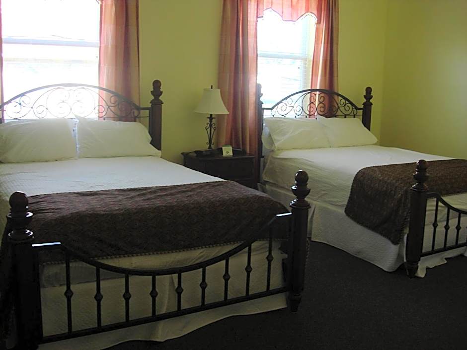 The City Hotel Bar & Grill