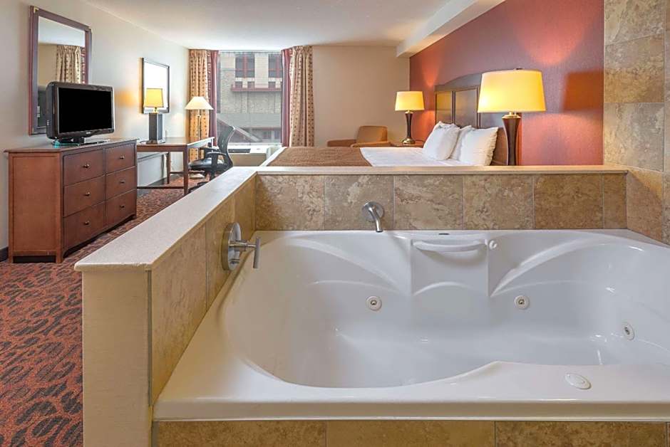 Ramada by Wyndham Niagara Falls/Fallsview