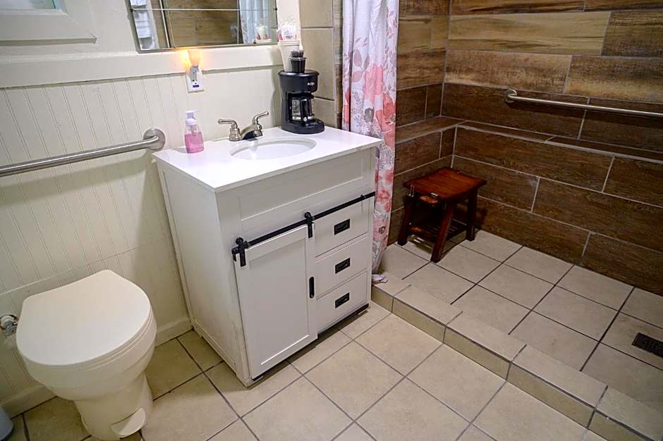 Genas's Sierra Inn & Restaurant