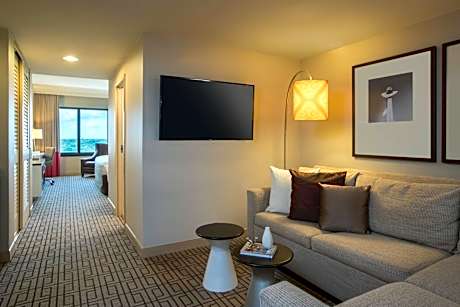 Executive King Suite with Sofa Bed and Adapted Tub - Mobility and Hearing Accessible