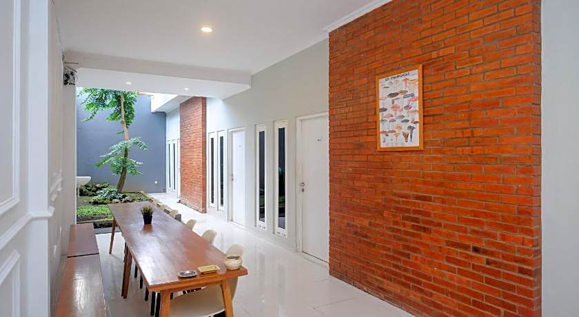 Urbanview Stay H jakal by RedDoorz – Sleman, MN