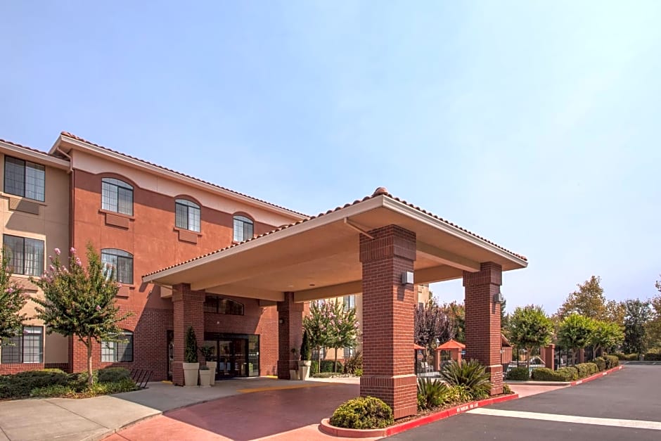 Holiday Inn Express & Suites Davis - University Area