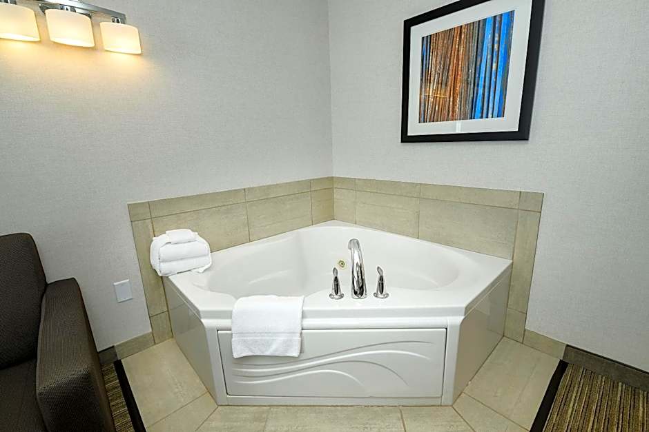 Holiday Inn Express Hotel & Suites Grand Forks By IHG
