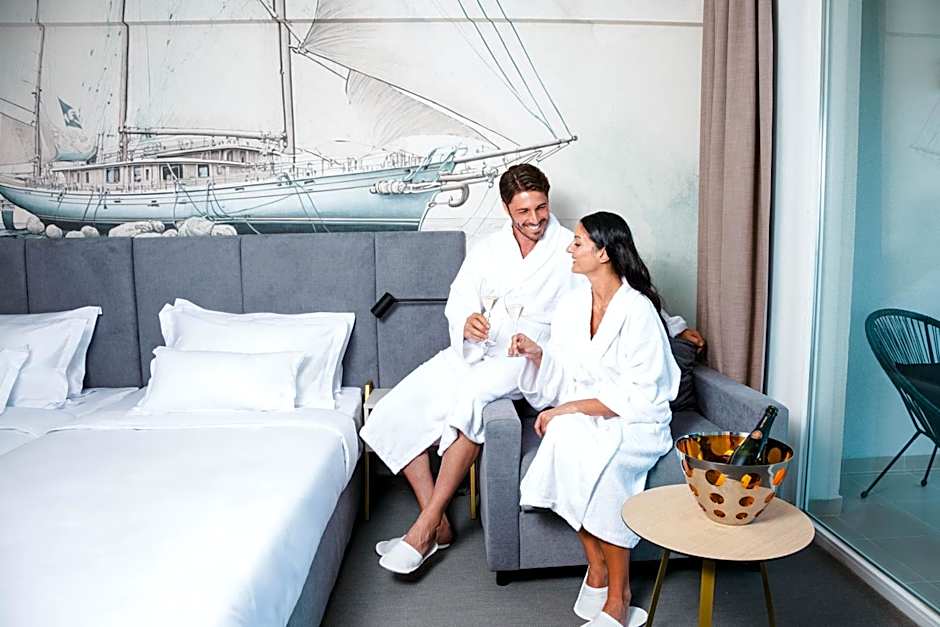 Hotel Antea - By The Sea