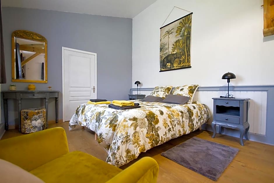 Photo 1 of 5 of Chambre d'hôtes, Aux Tuileries