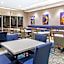 La Quinta Inn & Suites by Wyndham Kansas City Beacon Hill