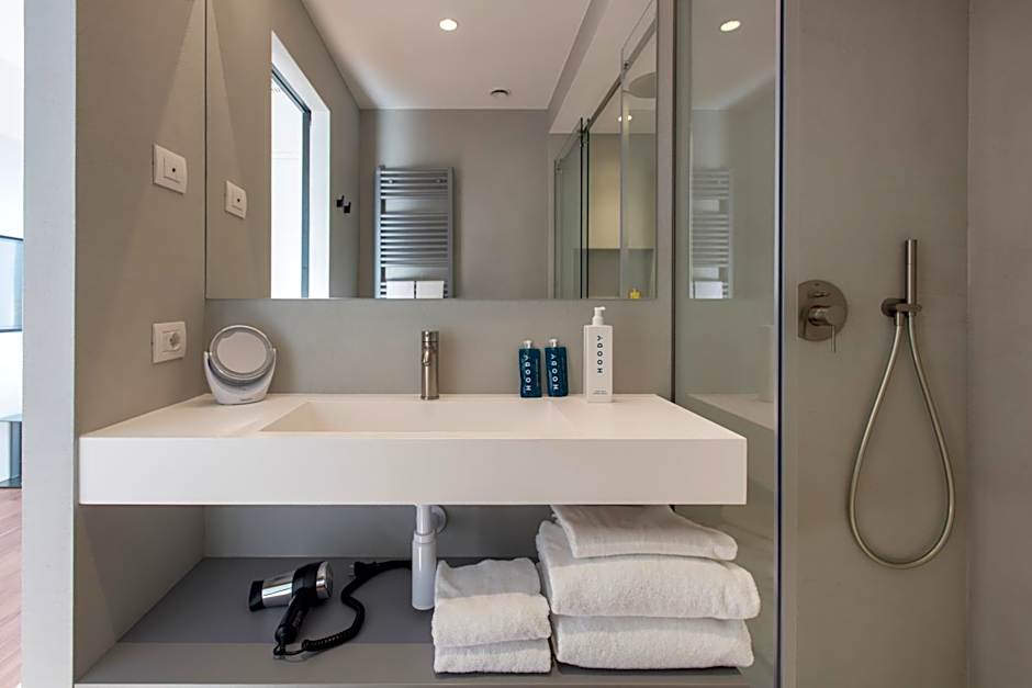 HOODY ACTIVE & HAPPINESS HOTEL