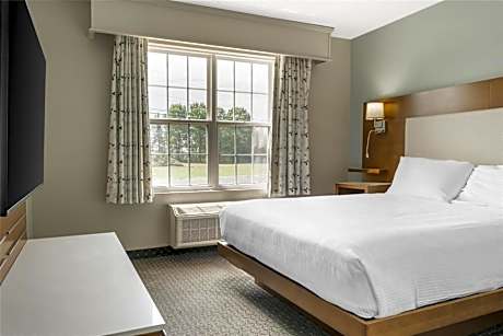 1 Queen Bed Non-Smoking Junior Suite Sofabed Work Desk Microwave Fridge Wi-Fi Full Breakfast