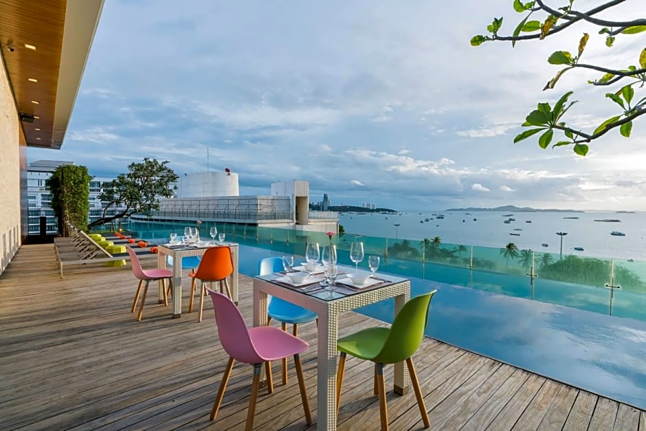 Seven Zea Chic Hotel