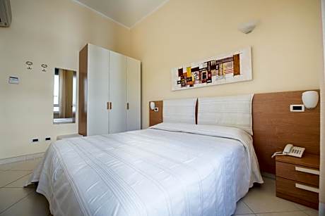 One-Bedroom Apartment (4 Adults)