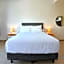 Commercial Zone Studios, Pool, BBQ and Beach 7 Blocks