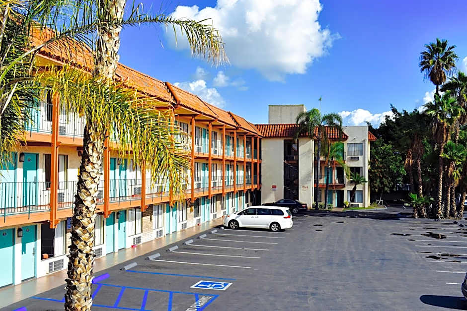 Days Inn by Wyndham Anaheim Near the Park