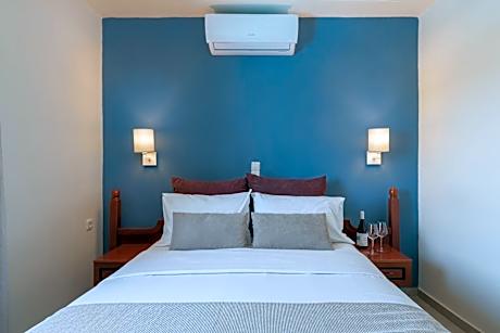 Apartment with Pool View