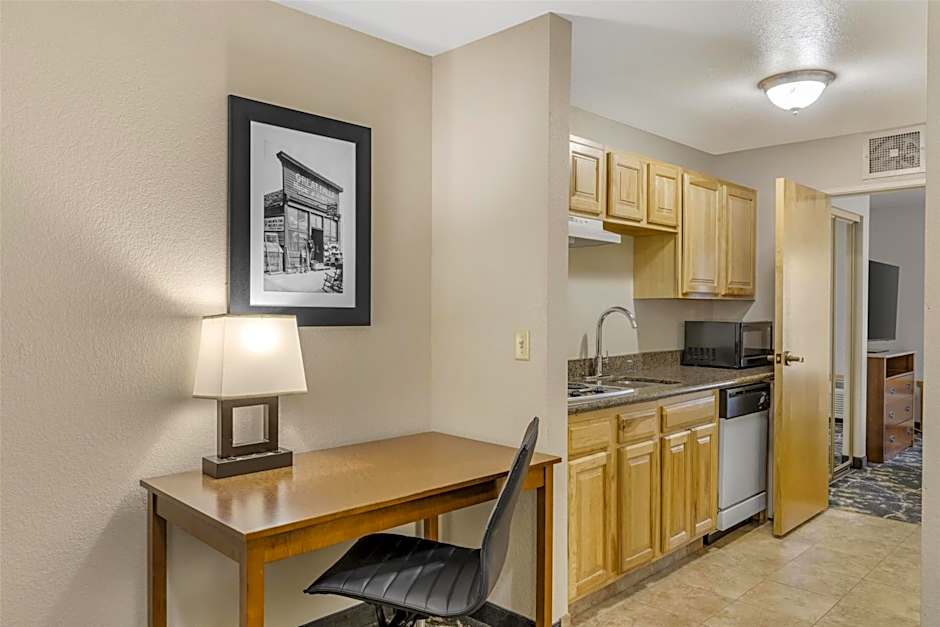 Best Western Plus Riverfront Hotel and Suites