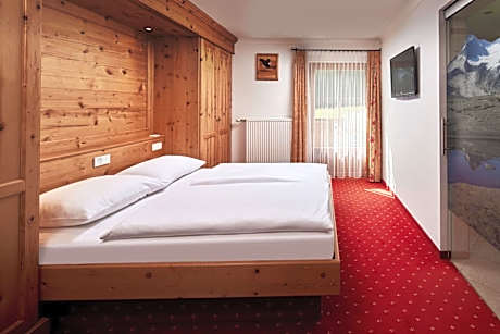 One-Bedroom Apartment - Annex