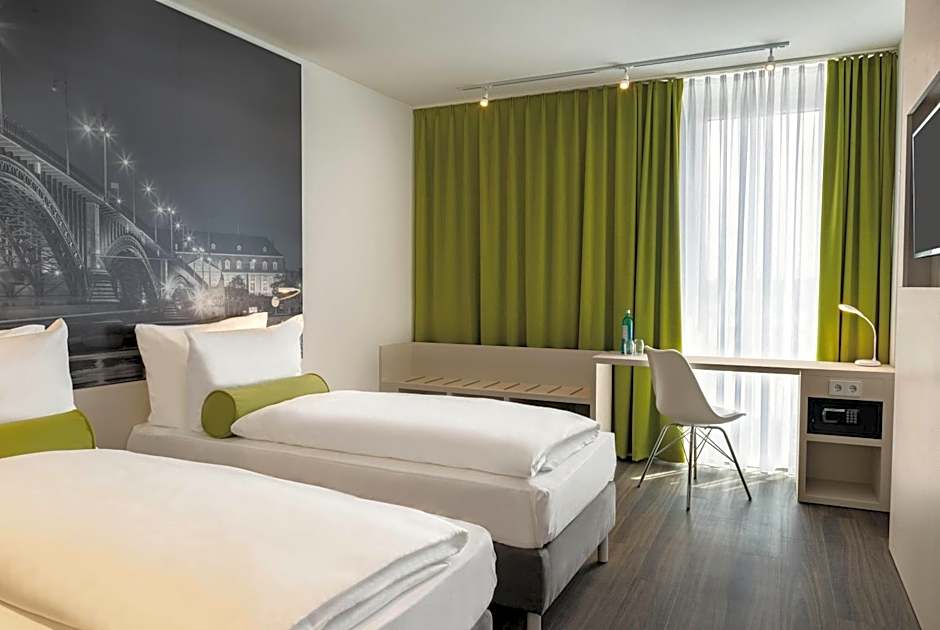 Super 8 by Wyndham Mainz Zollhafen