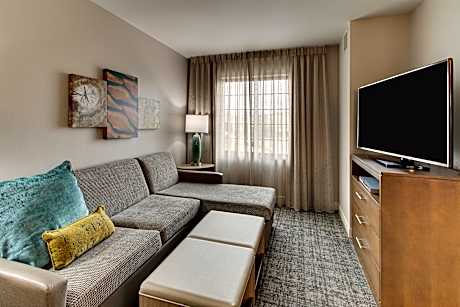 1 Queen Bed Studio Suite