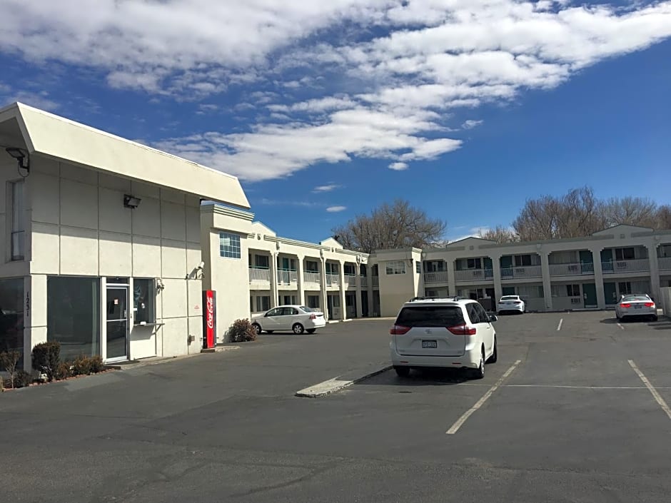 Howard Johnson by Wyndham Colorado Springs