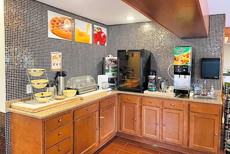 Super 8 by Wyndham Gloucester