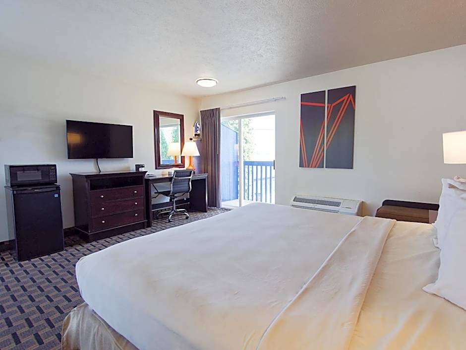 SilverStone Inn North Spokane