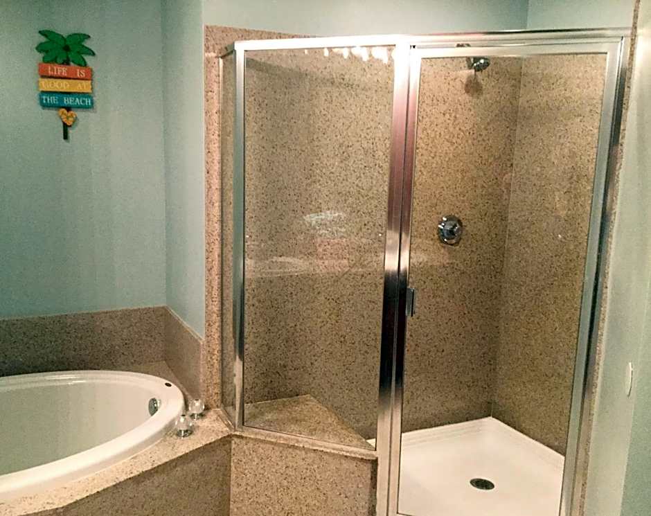 LAKETOWN 5 POOLs STEPS TO BEACH FAMILY FRIENDLY