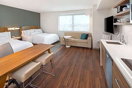 Studio with Two Queen Beds and Sofa Bed - Hearing Accessible