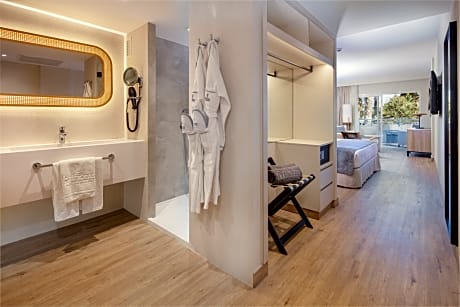 STANDARD ROOM 2 ADULTS + 1 CHILD