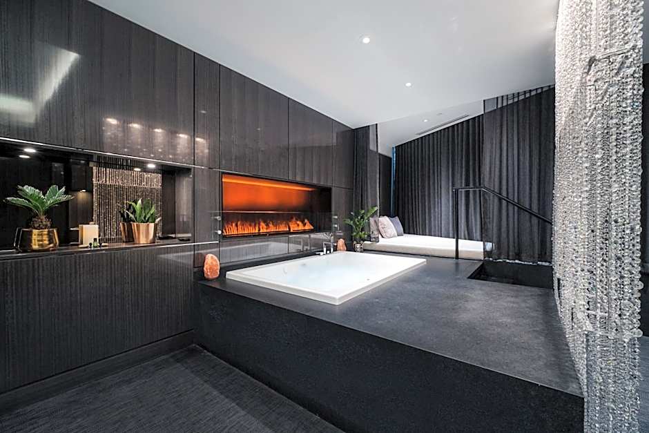 Paradox Hotel Vancouver 