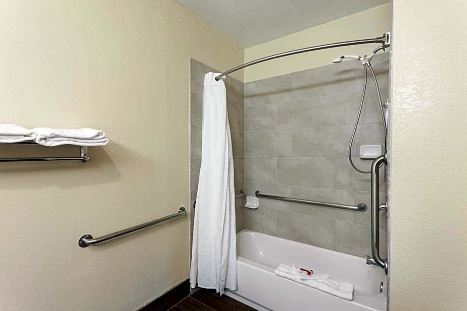 Super 8 by Wyndham Bakersfield South CA