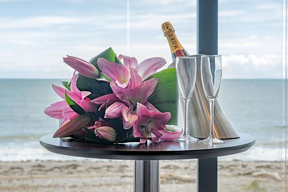 Number 44 Hotel & Bar