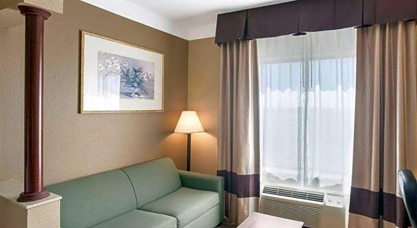 Comfort Suites Plainview