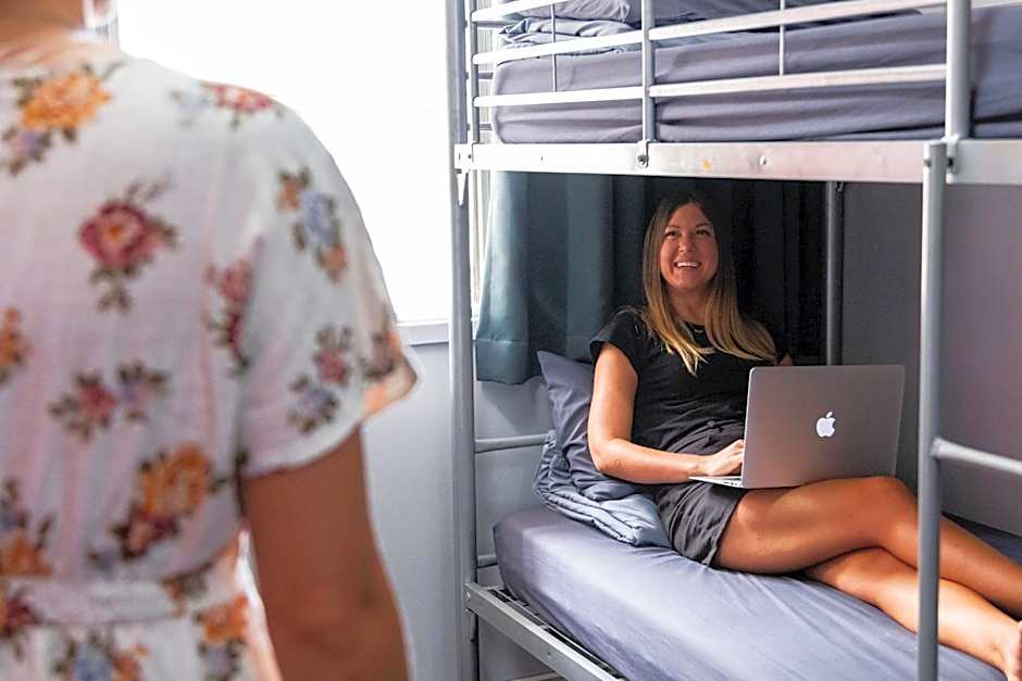 Mad Monkey Backpackers Waterfront