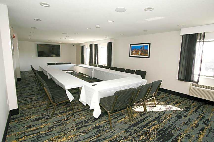 La Quinta Inn & Suites by Wyndham Des Moines West Clive