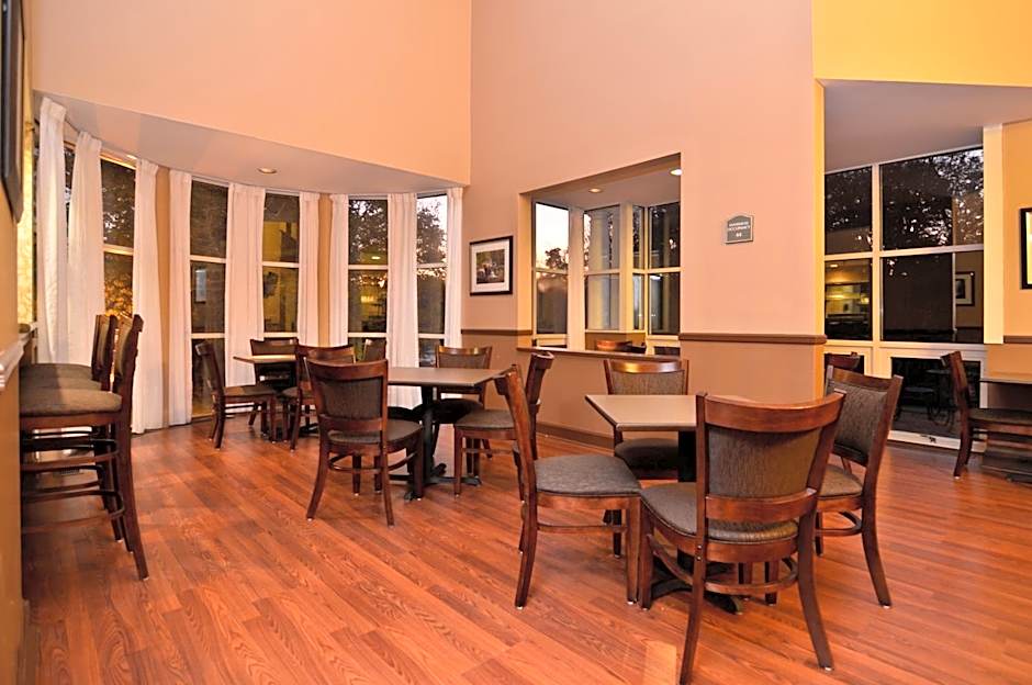 Best Western Plus The Inn & Suites At The Falls