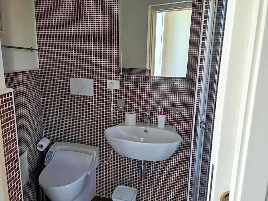 Photo 1 of 9 of Quadruple Room