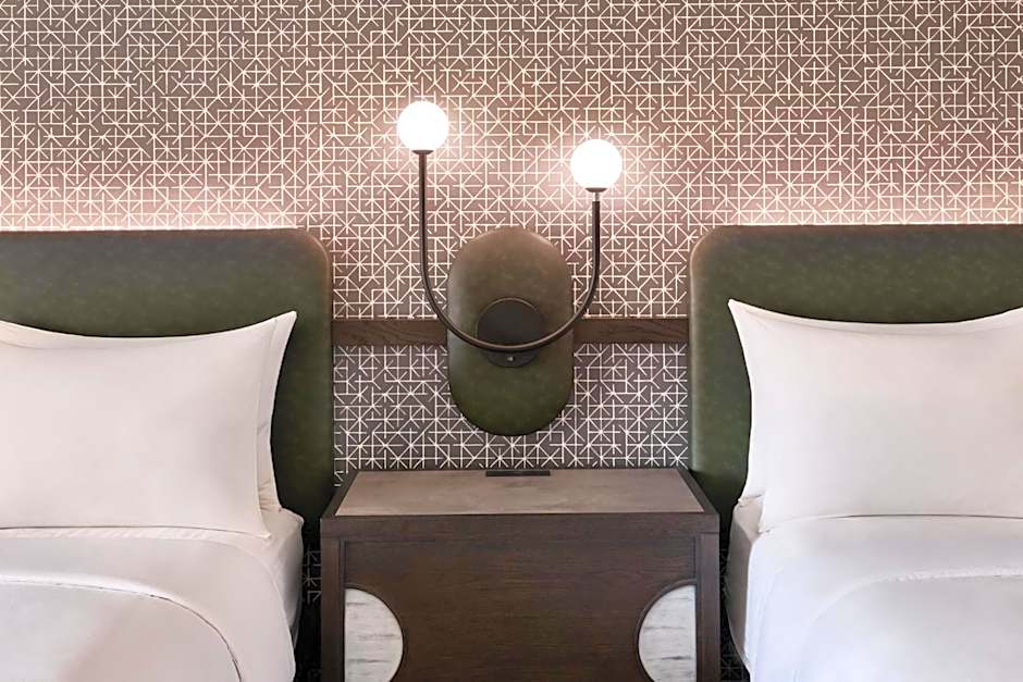 Renaissance® Phoenix Glendale Hotel & Conference Center