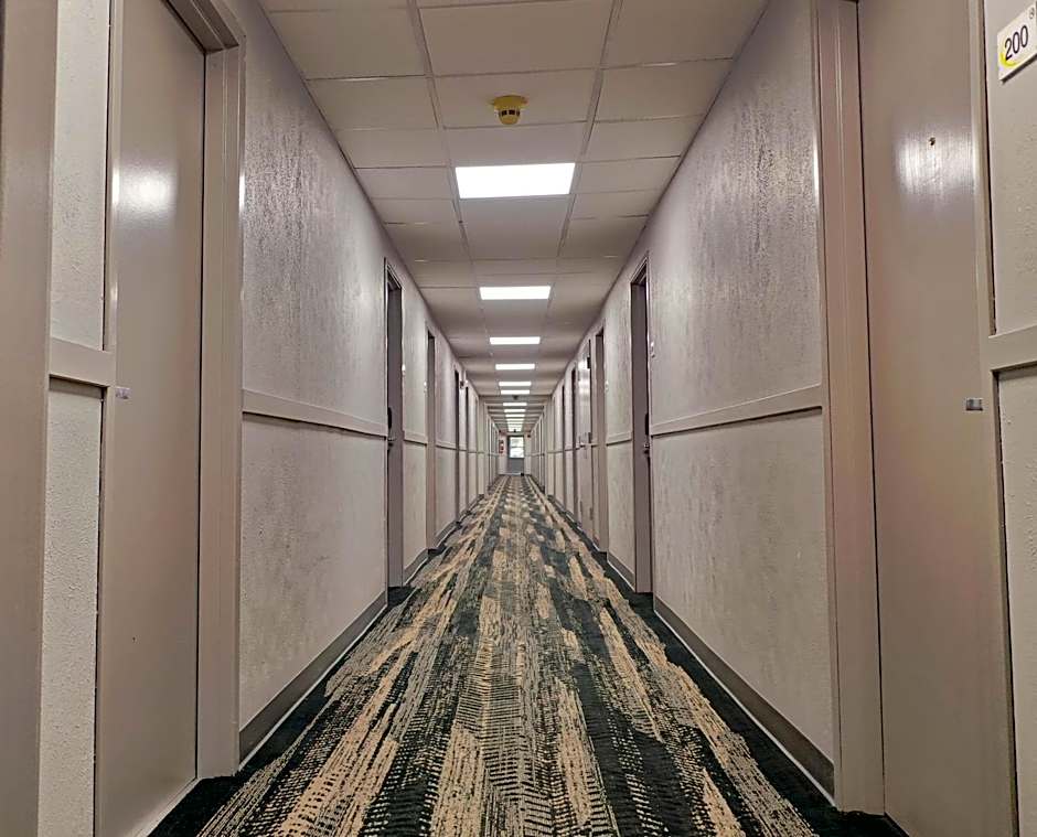 Super 8 by Wyndham Rockford I-90/Casino District