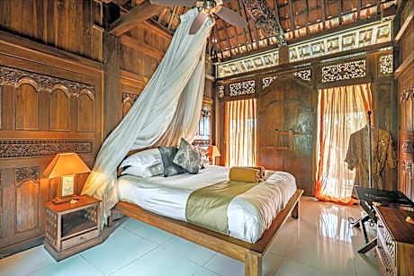 Deluxe Suite with Rainforest View