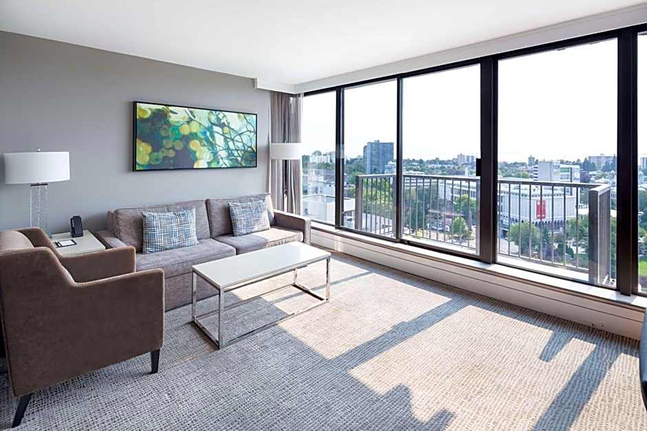 DoubleTree by Hilton Hotel & Suites Victoria