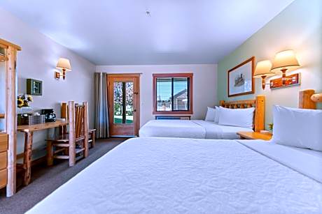 Deluxe Queen Room with Two Queen Beds