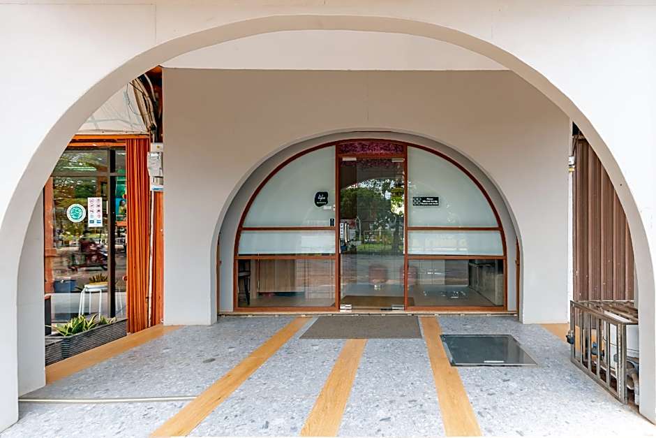 Urbanview Hotel R House Batuaji