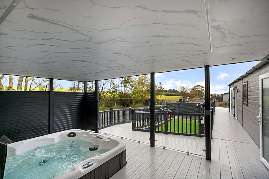 Arranview Lochside Pods & Lodges all with private Hot-tubs