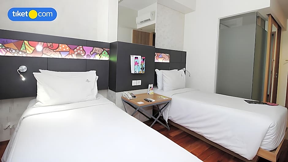 MaxOneHotels.com@Dharmahusada - Surabaya