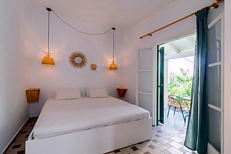 Bungalow with Garden View