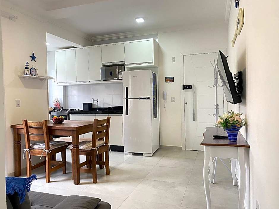 Espaço prático e clean 700 mts praia