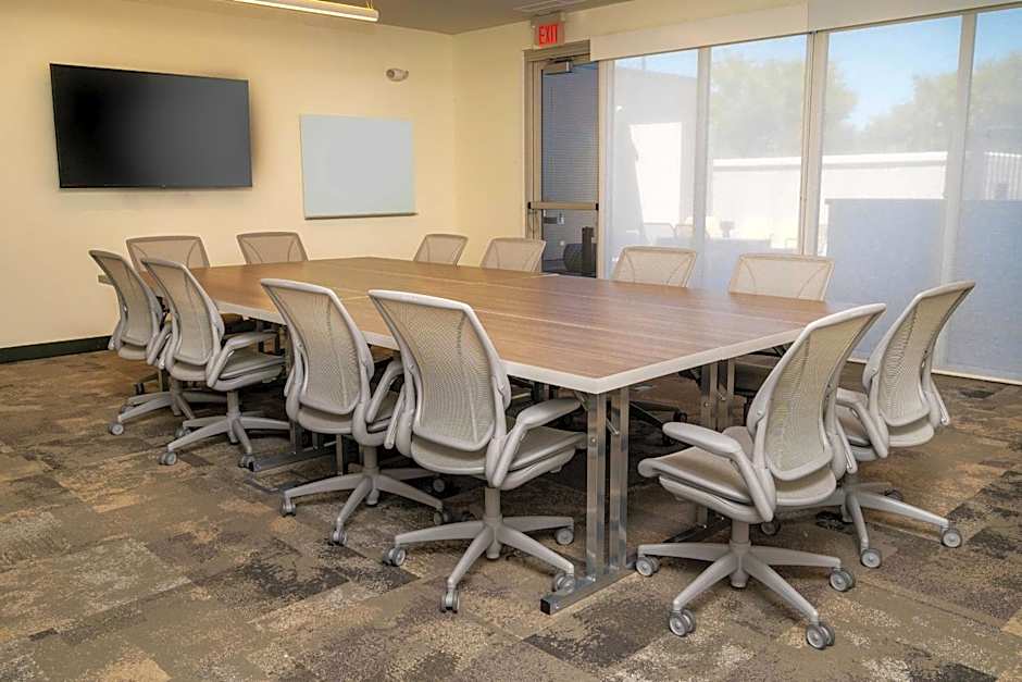 Element Sacramento Airport