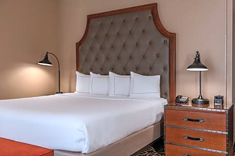 1 King Bed